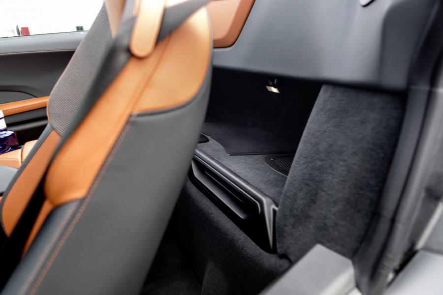Детали интерьера BMW i8 Roadster (I15) 2018 года  (WW) (фото 99 из 198)